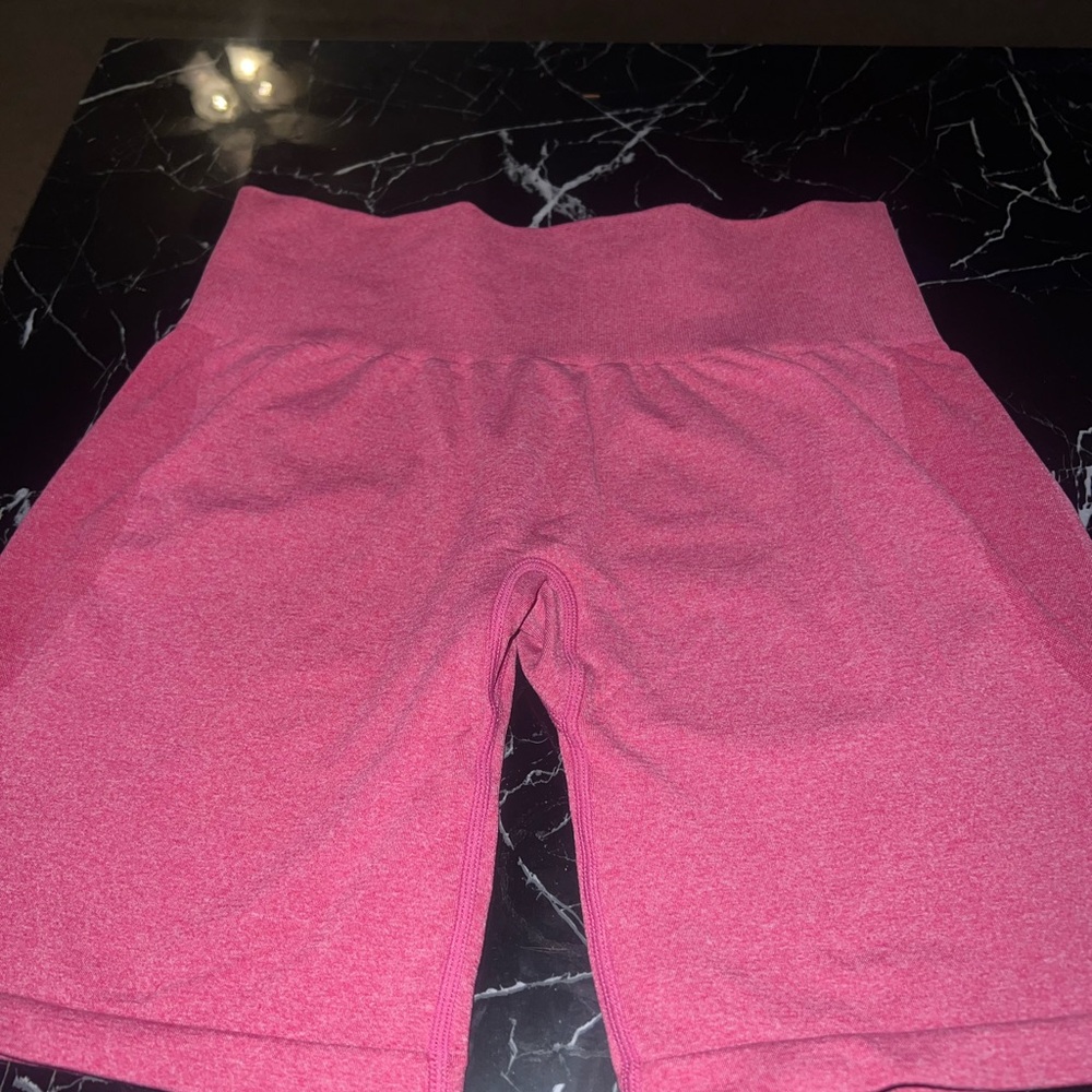 NVGTN Shorts Crimson medium